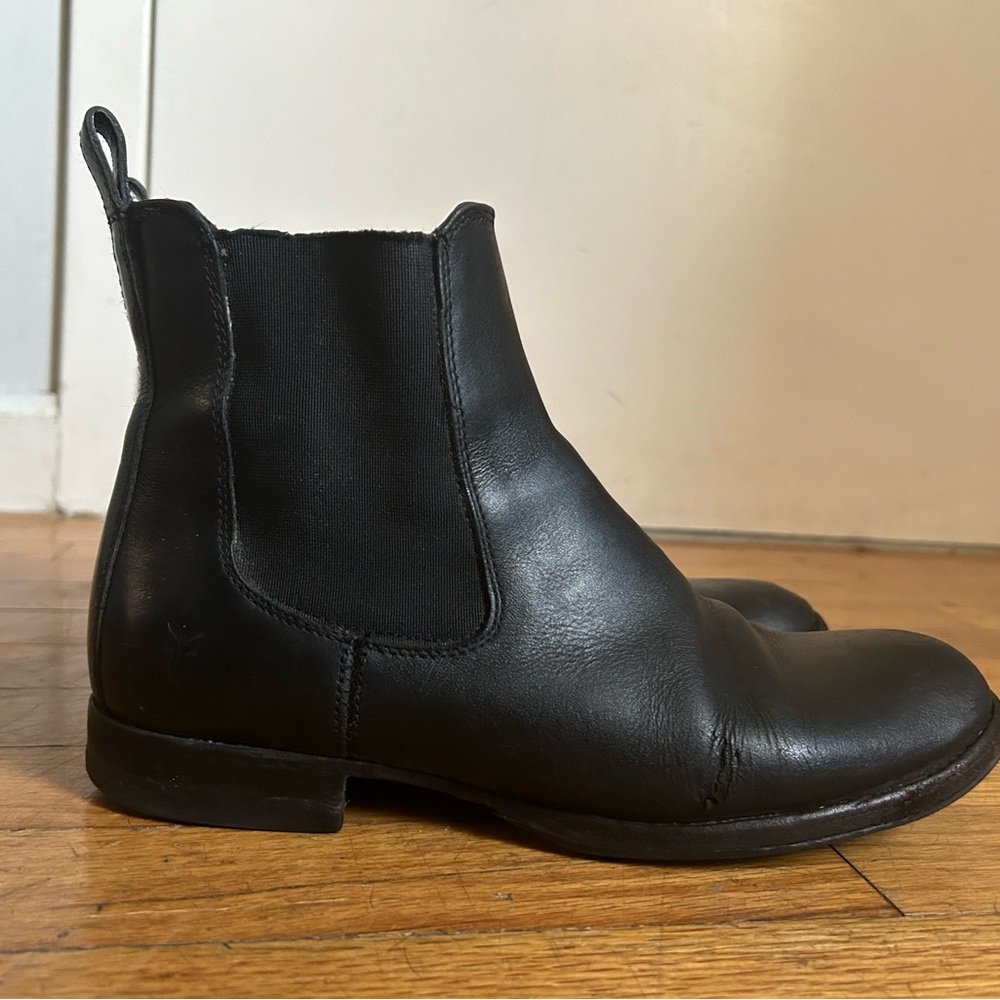 FRYE Chelsea Boots